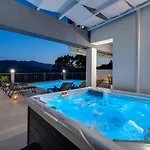 فيلة Neda Heated Pool, Hot-tub, Sauna, 3 Bedrooms *