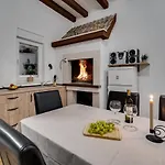فيلة Neda Heated Pool, Hot-tub, Sauna, 3 Bedrooms