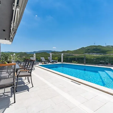 Villa Neda Heated Pool, Hot-tub, Sauna, 3 Bedrooms Blato na Cetini
