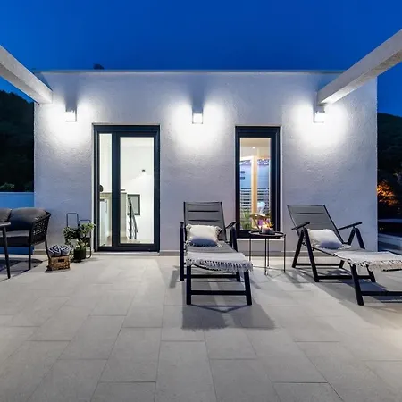 Neda Heated Pool, Hot-tub, Sauna, 3 Bedrooms Villa