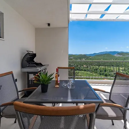 Villa Neda Heated Pool, Hot-tub, Sauna, 3 Bedrooms *