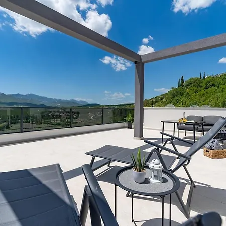Villa Neda Heated Pool, Hot-tub, Sauna, 3 Bedrooms *