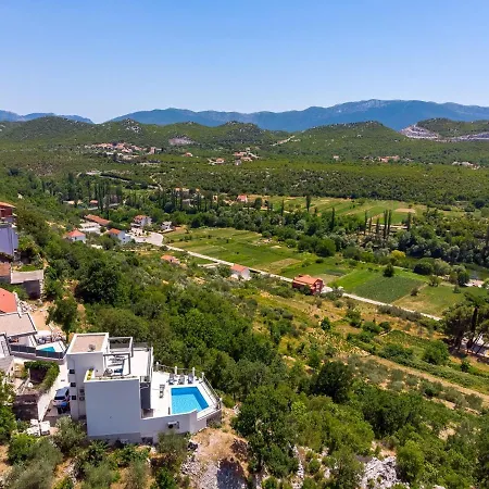 Villa Neda Heated Pool, Hot-tub, Sauna, 3 Bedrooms *