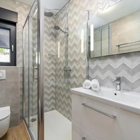 Villa Neda Heated Pool, Hot-tub, Sauna, 3 Bedrooms