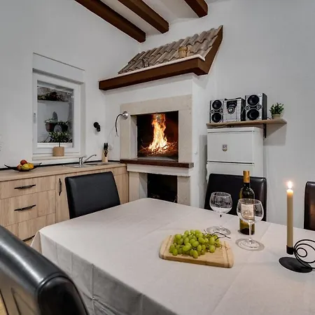 Villa Neda Heated Pool, Hot-tub, Sauna, 3 Bedrooms